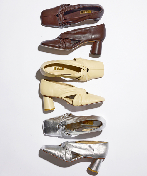 GRISE（グリーズ）の「GRISE6cmレザースクエアツイストパンプス（パンプス・レディース・シルバー/ブラウン/ベージュ・25cm/24.5cm/24cm/23.5cm/23cm/22.5cm/22cm）」の7枚目の写真