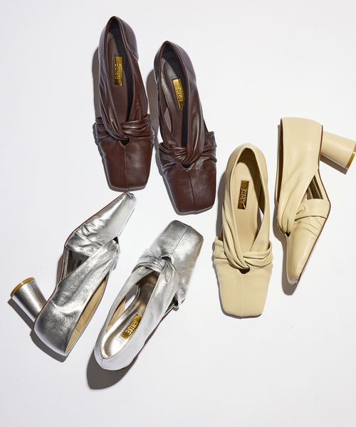 GRISE（グリーズ）の「GRISE6cmレザースクエアツイストパンプス（パンプス・レディース・シルバー/ブラウン/ベージュ・25cm/24.5cm/24cm/23.5cm/23cm/22.5cm/22cm）」の8枚目の写真