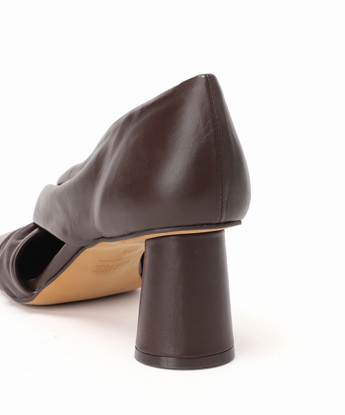 GRISE（グリーズ）の「GRISE6cmレザースクエアツイストパンプス（パンプス・レディース・シルバー/ブラウン/ベージュ・25cm/24.5cm/24cm/23.5cm/23cm/22.5cm/22cm）」の14枚目の写真