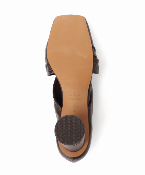 GRISE（グリーズ）の「GRISE6cmレザースクエアツイストパンプス（パンプス・レディース・シルバー/ブラウン/ベージュ・25cm/24.5cm/24cm/23.5cm/23cm/22.5cm/22cm）」の16枚目の写真