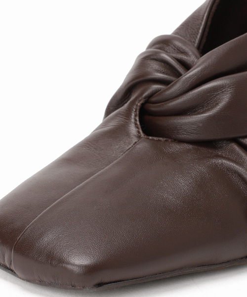 GRISE（グリーズ）の「GRISE6cmレザースクエアツイストパンプス（パンプス・レディース・シルバー/ブラウン/ベージュ・25cm/24.5cm/24cm/23.5cm/23cm/22.5cm/22cm）」の18枚目の写真