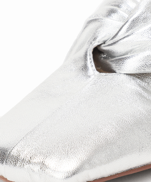 GRISE（グリーズ）の「GRISE6cmレザースクエアツイストパンプス（パンプス・レディース・シルバー/ブラウン/ベージュ・25cm/24.5cm/24cm/23.5cm/23cm/22.5cm/22cm）」の20枚目の写真