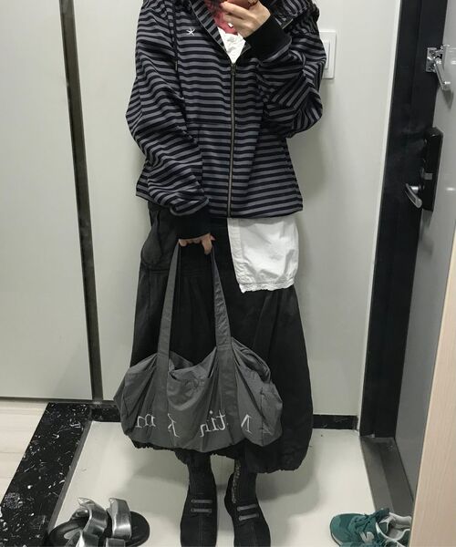 THECOLDESTMOMENT(ザコールデストモーメント)の「TCM stripe hooded zip-up (charcoal/black)(パーカー・レディース・その他・L/M/S)」の3枚目の写真