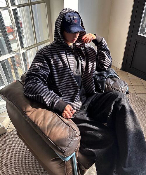 THECOLDESTMOMENT(ザコールデストモーメント)の「TCM stripe hooded zip-up (charcoal/black)(パーカー・レディース・その他・L/M/S)」の4枚目の写真