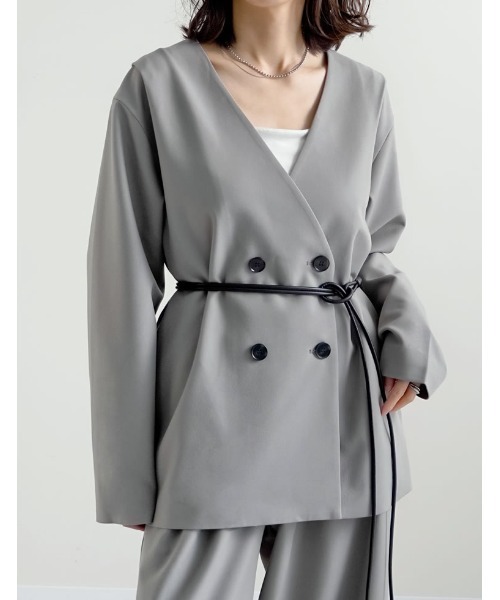Re:EDIT（リエディ）の「[2026S/S COLLECTION]レザーベルト付きノーカラーツイルジャケット（テーラードジャケット・レディース・グレー/ブラウン/ベージュ/イエロー・MEDIUM/LARGE）」の2枚目の写真