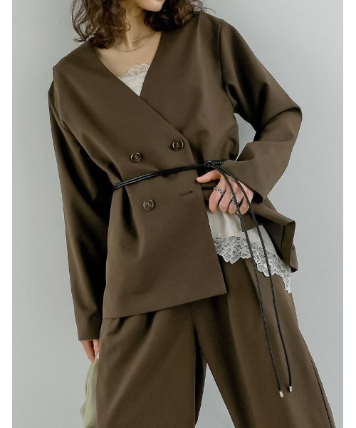 Re:EDIT（リエディ）の「[2026S/S COLLECTION]レザーベルト付きノーカラーツイルジャケット（テーラードジャケット・レディース・グレー/ブラウン/ベージュ/イエロー・MEDIUM/LARGE）」の10枚目の写真