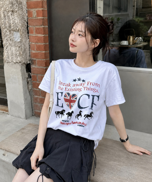 ESCAPEFROM（エスケープフロム）の「ブレイクホースプリントオーバーサイズ半袖Tシャツ [4カラー]（Tシャツ/カットソー・レディース・チャコール/ホワイト/グレー/ブラック・SMALL/MEDIUM/LARGE）」の5枚目の写真
