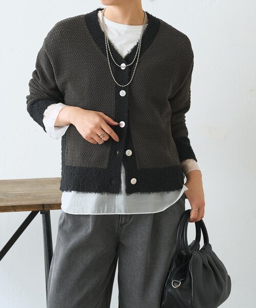 Jena espace merveilleux（ジェナ　エスパスメルヴェイユ）の「【羽織るだけ映え】ファンシーヤーンニットカーディガン（カーディガン/ボレロ・レディース・オフホワイト/チャコールグレー/レッド・FREE）」の2枚目の写真