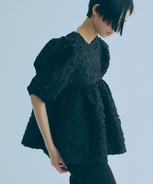 EN NEUME(エンノイム)の「Jacquard Puffy Gatherd Tops(シャツ/ブラウス・レディース・アイボリー/ブラック・FREE)」の1枚目の写真