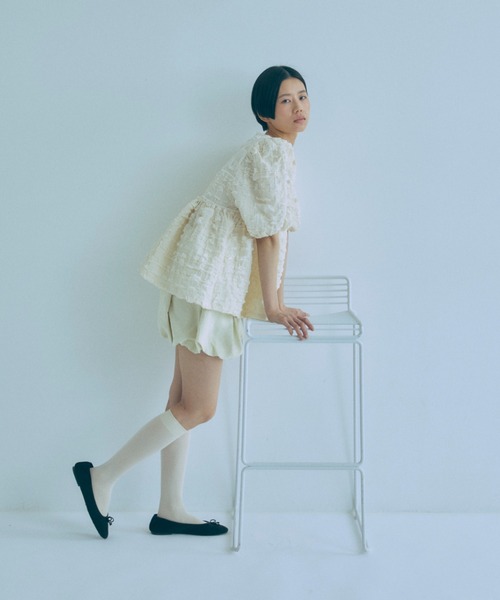 EN NEUME(エンノイム)の「Jacquard Puffy Gatherd Tops(シャツ/ブラウス・レディース・アイボリー/ブラック・FREE)」の8枚目の写真