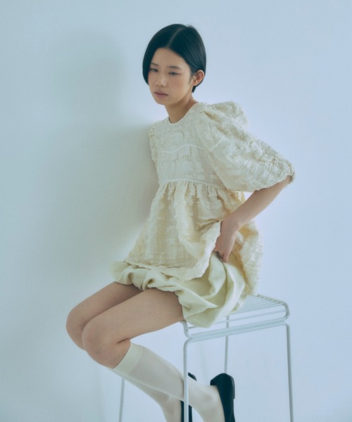 EN NEUME(エンノイム)の「Jacquard Puffy Gatherd Tops(シャツ/ブラウス・レディース・アイボリー/ブラック・FREE)」の7枚目の写真