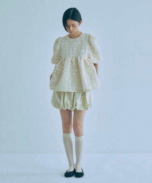 EN NEUME(エンノイム)の「Jacquard Puffy Gatherd Tops(シャツ/ブラウス・レディース・アイボリー/ブラック・FREE)」の19枚目の写真