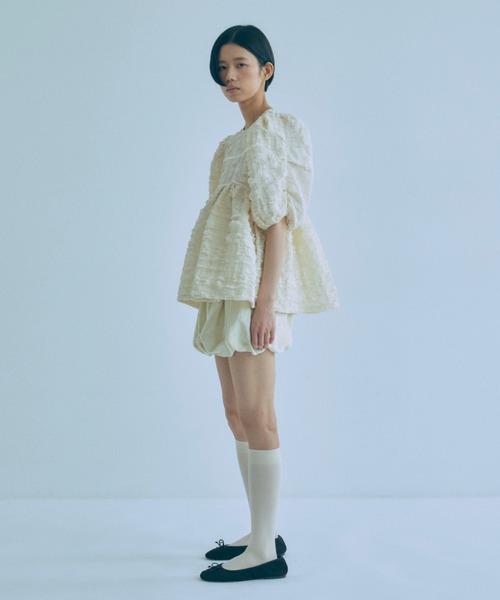 EN NEUME(エンノイム)の「Jacquard Puffy Gatherd Tops(シャツ/ブラウス・レディース・アイボリー/ブラック・FREE)」の20枚目の写真