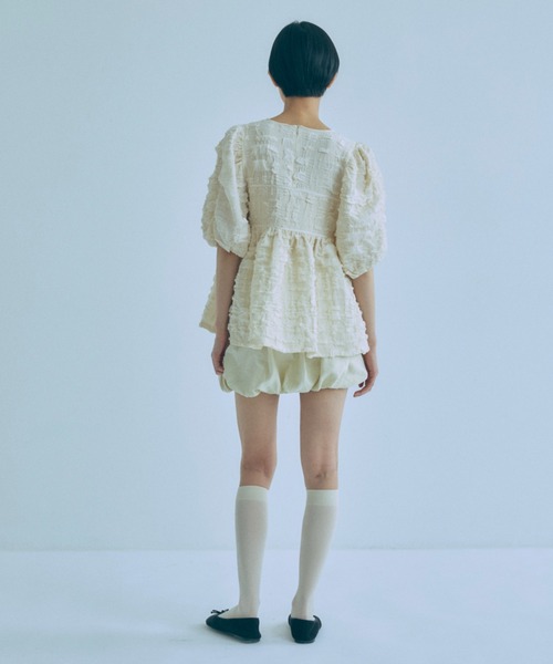 EN NEUME(エンノイム)の「Jacquard Puffy Gatherd Tops(シャツ/ブラウス・レディース・アイボリー/ブラック・FREE)」の21枚目の写真