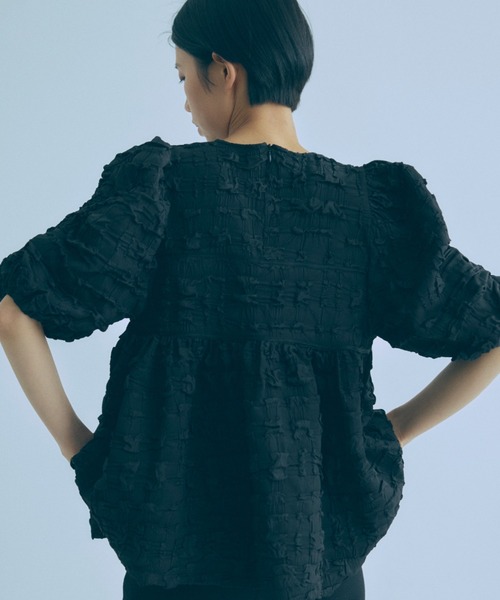 EN NEUME(エンノイム)の「Jacquard Puffy Gatherd Tops(シャツ/ブラウス・レディース・アイボリー/ブラック・FREE)」の14枚目の写真