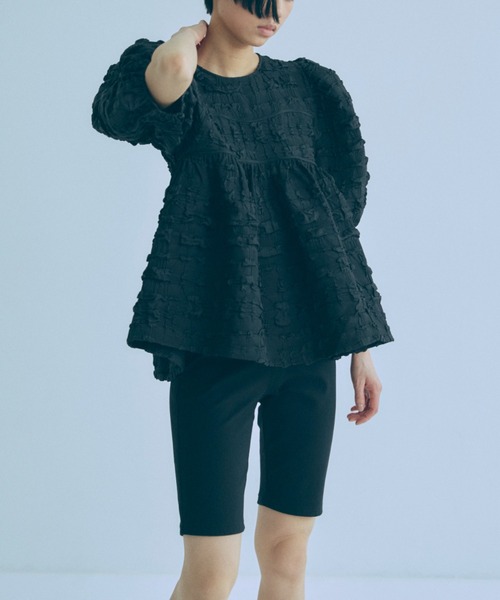 EN NEUME(エンノイム)の「Jacquard Puffy Gatherd Tops(シャツ/ブラウス・レディース・アイボリー/ブラック・FREE)」の17枚目の写真