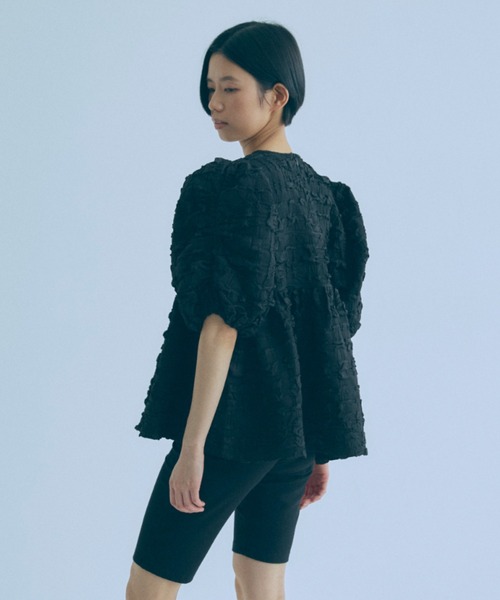 EN NEUME(エンノイム)の「Jacquard Puffy Gatherd Tops(シャツ/ブラウス・レディース・アイボリー/ブラック・FREE)」の12枚目の写真