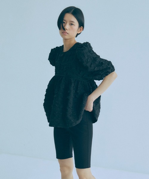 EN NEUME(エンノイム)の「Jacquard Puffy Gatherd Tops(シャツ/ブラウス・レディース・アイボリー/ブラック・FREE)」の13枚目の写真