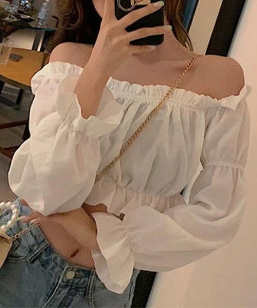 c.u.l（シーユーエル）の「ギャザー フリルオフショルダー 長袖ブラウス culw902（シャツ/ブラウス・レディース・ホワイト/ブラック・S/M）」の4枚目の写真