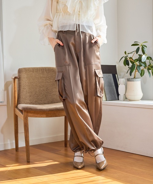 mysty woman（ミスティウーマン）の「ミリタリーサテンパンツ 660065（その他パンツ・レディース・ブラック/ベージュ/ブラウン・FREE）」の2枚目の写真