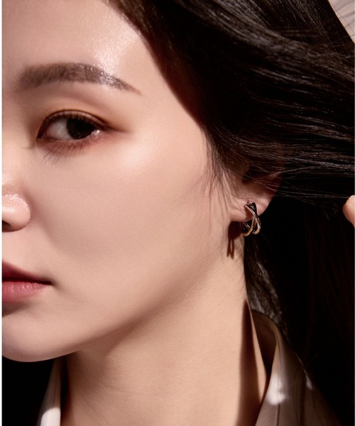 Lyvi(ライビィ)の「バイカラー / Layered Arc Hoop Pierce-Contrast Edition / 金属アレルギー対応(ピアス(両耳用)・レディース・ゴールド系その他・FREE)」の5枚目の写真