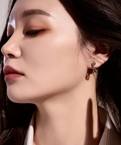 Lyvi(ライビィ)の「バイカラー / Layered Arc Hoop Pierce-Contrast Edition / 金属アレルギー対応(ピアス(両耳用)・レディース・ゴールド系その他・FREE)」の6枚目の写真