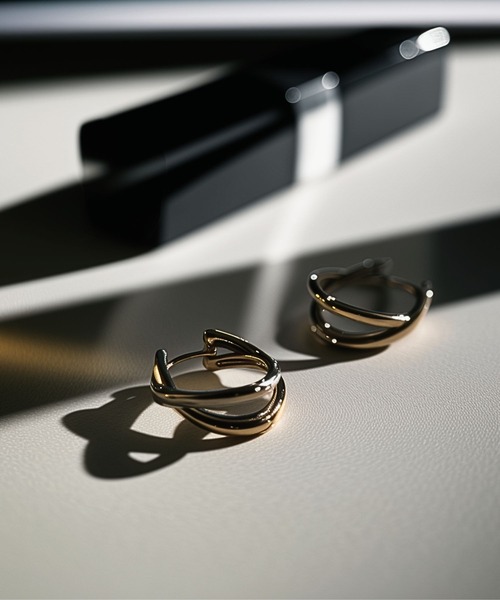 Lyvi(ライビィ)の「バイカラー / Layered Arc Hoop Pierce-Contrast Edition / 金属アレルギー対応(ピアス(両耳用)・レディース・ゴールド系その他・FREE)」の8枚目の写真