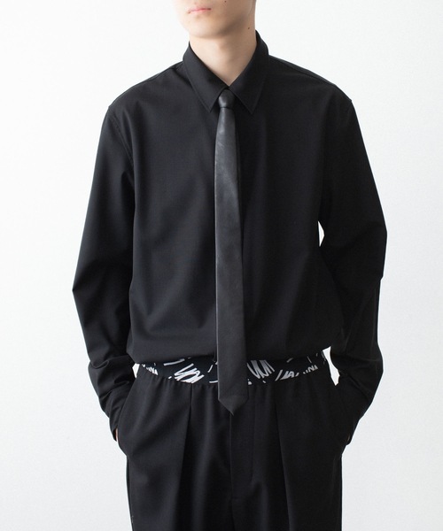 VEIN （ヴェイン）の「シンセティックレザー ナロータイ / SYNTHETIC LEATHER NARROW TIE（ネクタイ・メンズ・ブラック・ONE SIZE）」の3枚目の写真