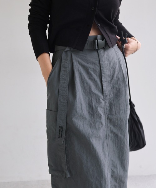 ANME（アンメ）の「接触冷感/UVカット(UPF50＋)/撥水加工ナイロンスカート【ベルト付き】（スカート・レディース・グレー/ライトカーキ/ブラウン/ネイビー/ブラック/チャコールグレー・L/M）」の3枚目の写真