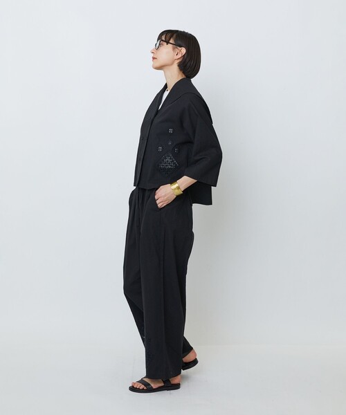 LOISIR（ロワズィール）の「コットンリネンクロス刺繍入りセーラーカラーブラウス（シャツ/ブラウス・レディース・ブラック/カーキ・FREE）」の8枚目の写真