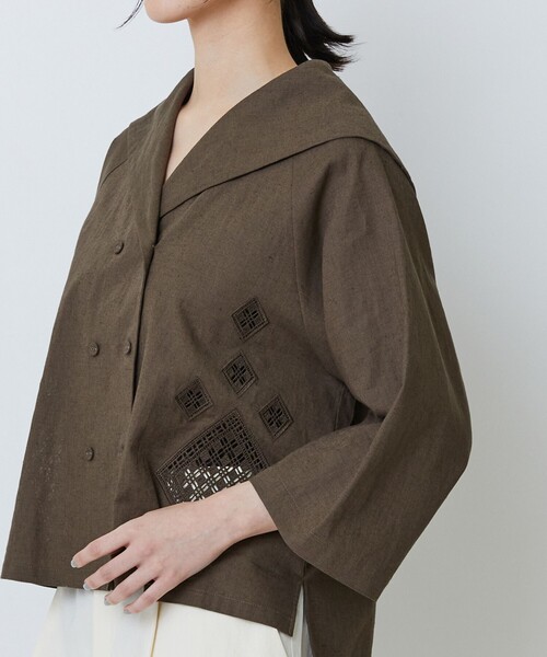 LOISIR（ロワズィール）の「コットンリネンクロス刺繍入りセーラーカラーブラウス（シャツ/ブラウス・レディース・ブラック/カーキ・FREE）」の4枚目の写真