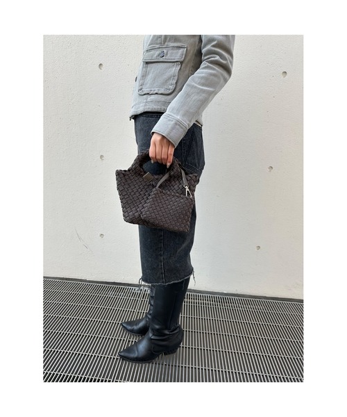 IO(イオ)(イオ)の「HERB/Intrecciato 2way small Tote Bag with Pouch/ポーチ付き2ウェイスモールトートバッグ(トートバッグ・レディース・ブラウン/グレー/アイボリー/ブラック・FREE)」の4枚目の写真