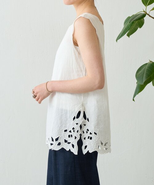 BEARDSLEY(ビアズリー)の「カットワークタンク(シャツ/ブラウス・レディース・ブラック/ホワイト・FREE)」の4枚目の写真