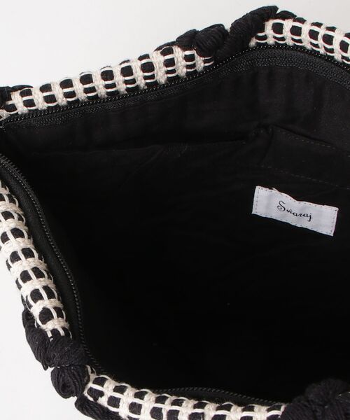 MAISON mou(メゾンムー)の「【Swaraj/スワラージ】バブルジャガードクラッチバッグ(手織生地)(クラッチバッグ・レディース・オフホワイト/グレー系その他/ブラック・FREE)」の6枚目の写真