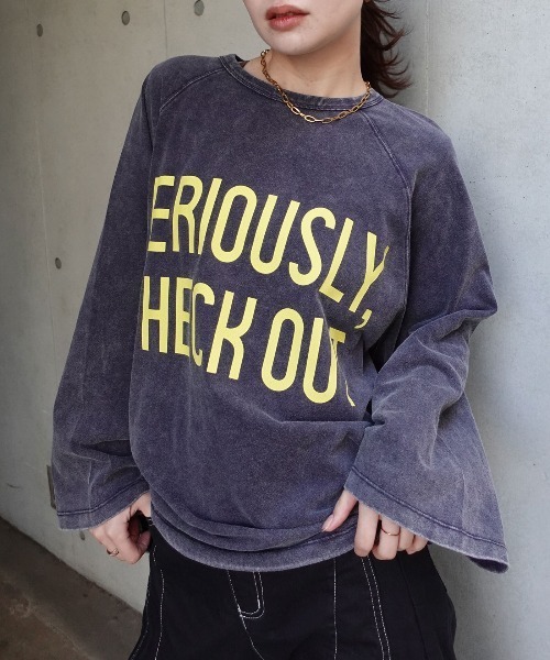 CORNERS(コーナーズ)の「ピグメントロゴプリントオーバーサイズロンT(Tシャツ/カットソー・レディース・アイボリー/イエロー/ネイビー/ボルドー/チャコールグレー・FREE)」の4枚目の写真