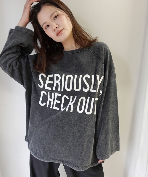 CORNERS(コーナーズ)の「ピグメントロゴプリントオーバーサイズロンT(Tシャツ/カットソー・レディース・アイボリー/イエロー/ネイビー/ボルドー/チャコールグレー・FREE)」の3枚目の写真