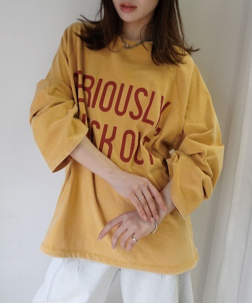 CORNERS(コーナーズ)の「ピグメントロゴプリントオーバーサイズロンT(Tシャツ/カットソー・レディース・アイボリー/イエロー/ネイビー/ボルドー/チャコールグレー・FREE)」の1枚目の写真