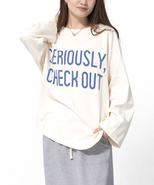 CORNERS(コーナーズ)の「ピグメントロゴプリントオーバーサイズロンT(Tシャツ/カットソー・レディース・アイボリー/イエロー/ネイビー/ボルドー/チャコールグレー・FREE)」の2枚目の写真