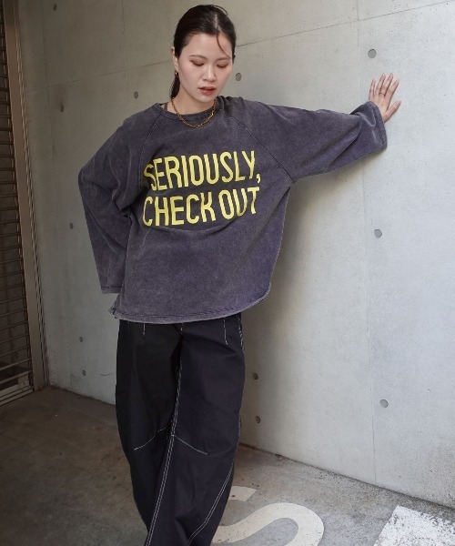 CORNERS(コーナーズ)の「ピグメントロゴプリントオーバーサイズロンT(Tシャツ/カットソー・レディース・アイボリー/イエロー/ネイビー/ボルドー/チャコールグレー・FREE)」の19枚目の写真