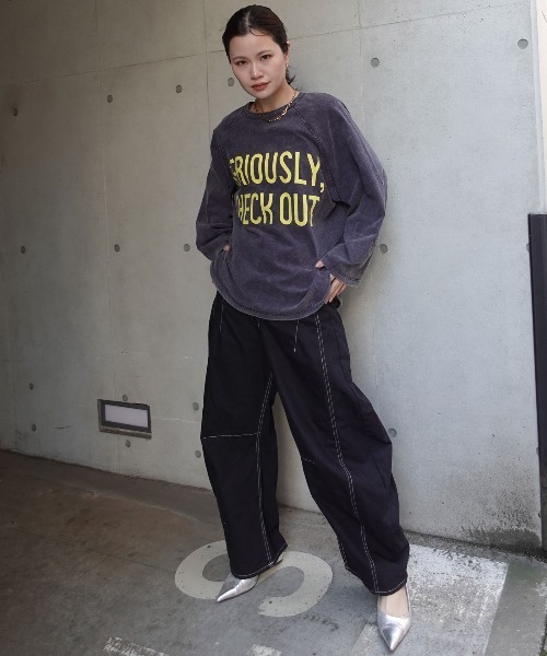 CORNERS(コーナーズ)の「ピグメントロゴプリントオーバーサイズロンT(Tシャツ/カットソー・レディース・アイボリー/イエロー/ネイビー/ボルドー/チャコールグレー・FREE)」の21枚目の写真