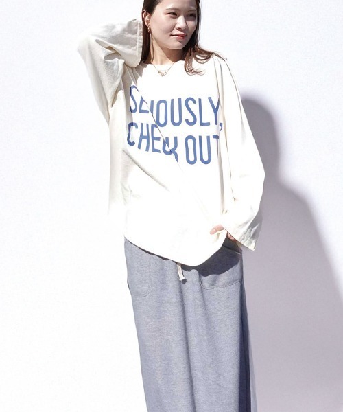 CORNERS(コーナーズ)の「ピグメントロゴプリントオーバーサイズロンT(Tシャツ/カットソー・レディース・アイボリー/イエロー/ネイビー/ボルドー/チャコールグレー・FREE)」の22枚目の写真