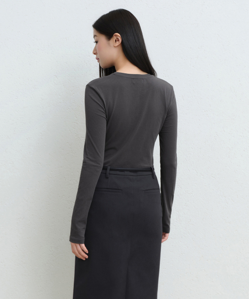 MUSINSA STANDARD WOMAN（ムシンサスタンダードウーマン）の「ウィメンズシアースリム長袖Tシャツ[ダークグレー]（Tシャツ/カットソー・レディース・その他・X-SMALL/SMALL/MEDIUM/LARGE）」の3枚目の写真