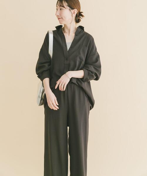 ITEMS URBANRESEARCH（アイテムズ アーバンリサーチ）の「長袖シャツ×イージーパンツ（セットアップ・レディース・スミクロ/ベージュ・FREE）」の3枚目の写真