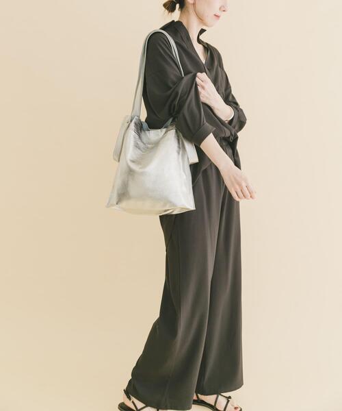 ITEMS URBANRESEARCH（アイテムズ アーバンリサーチ）の「長袖シャツ×イージーパンツ（セットアップ・レディース・スミクロ/ベージュ・FREE）」の4枚目の写真