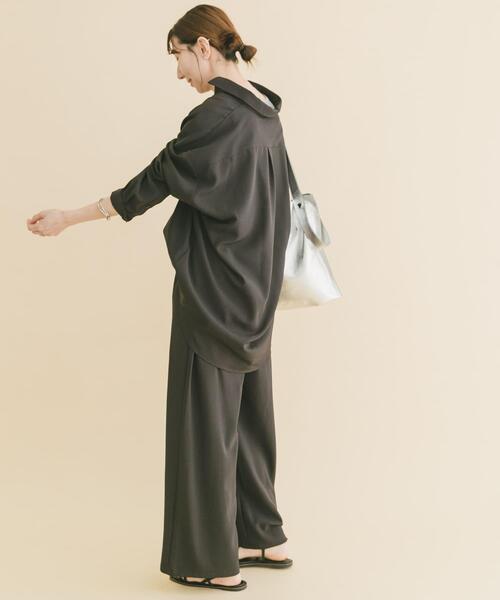 ITEMS URBANRESEARCH（アイテムズ アーバンリサーチ）の「長袖シャツ×イージーパンツ（セットアップ・レディース・スミクロ/ベージュ・FREE）」の5枚目の写真