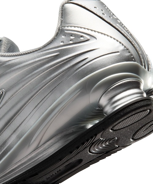 NIKE(ナイキ)の「NIKE WMNS SHOX Z / ナイキ ウィメンズ ショックス Z 【SP】(スニーカー・レディース・シルバー・23.0cm/23.5cm/24.0cm/24.5cm/25.0cm/26.0cm/26.5cm/27.0cm/27.5cm/28.0cm/28.5cm/29.0cm)」の5枚目の写真