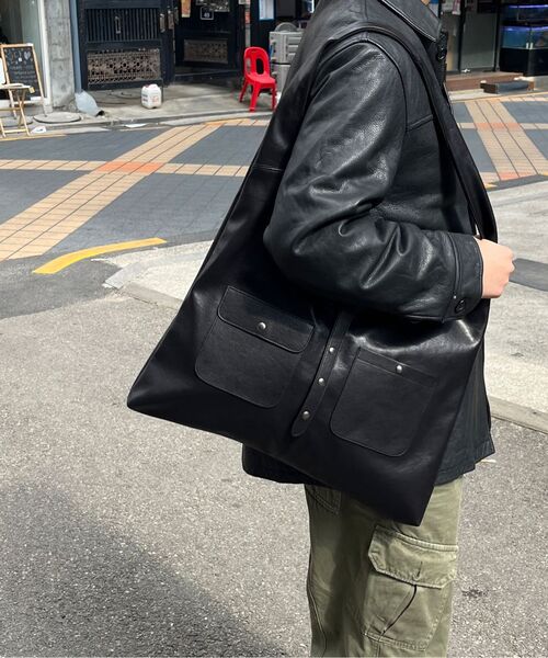 eastserviceshop(イーストサービスショップ)の「エッセンシャルツーポケットホーボーバッグ - ブラック(ショルダーバッグ・レディース・ブラック・FREE)」の4枚目の写真