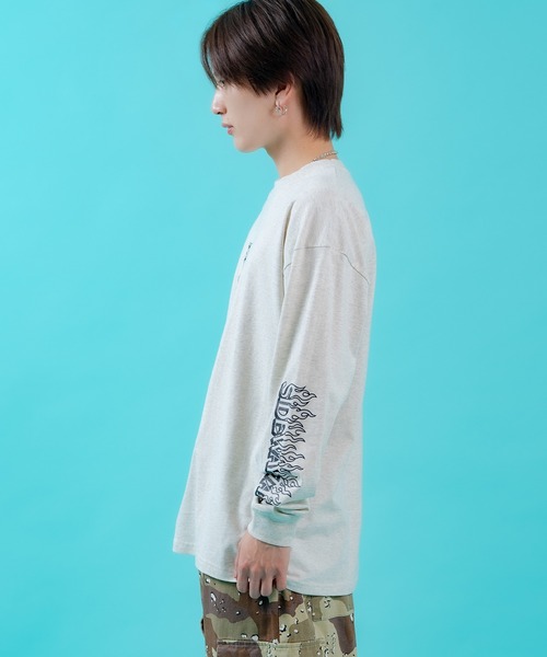 En serio TOKYO（エンソリオトーキョー）の「【SIDEWAYSTANCE】ステッカーアームロゴ長袖Tシャツ 70649（Tシャツ/カットソー・メンズ・ホワイト/オートミール/ブラック・MEDIUM/X-LARGE/SMALL/LARGE）」の6枚目の写真