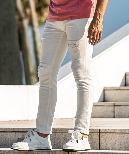 1PIU1UGUALE3  RELAX （ウノピゥウノウグァーレトレ リラックス）の「1PIU1UGUALE3 RELAX(ウノピゥウノウグァーレトレ リラックス)ラインストーン ダメージジョグデニムパンツ（デニムパンツ・メンズ・ホワイト/ブラック/インディゴブルー・S/M/L/XL/XXL）」の4枚目の写真