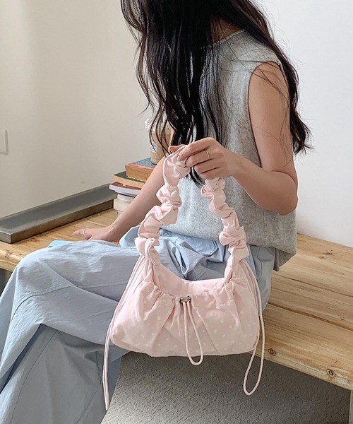 TONE SELECT GOODS(トーンセレクトグッズ)の「Liaa/ドット くしゅくしゅ ハンド ショルダー バッグ A18781(ショルダーバッグ・レディース・ブラック/ピンク/ホワイト/ベージュ・FREE)」の7枚目の写真